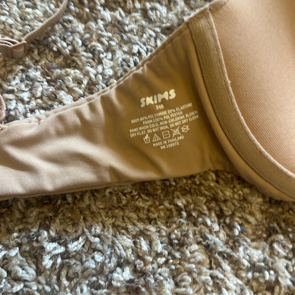 NWOT Skims Bra 34B T-Shirt - Picture 3 of 3